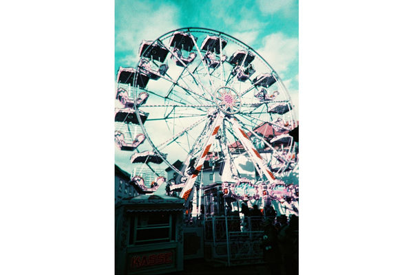 Simple Use Reloadable Film Camera LomoChrome Purple