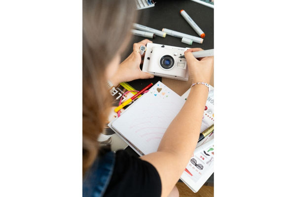 Lomo’Instant Camera White Edition