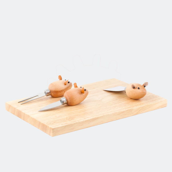 Cheeseboard With Mouse Knives
